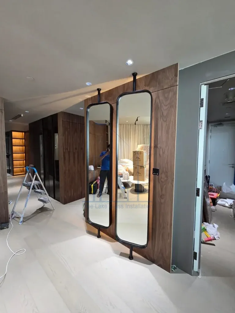 Made-to-measure framed mirror