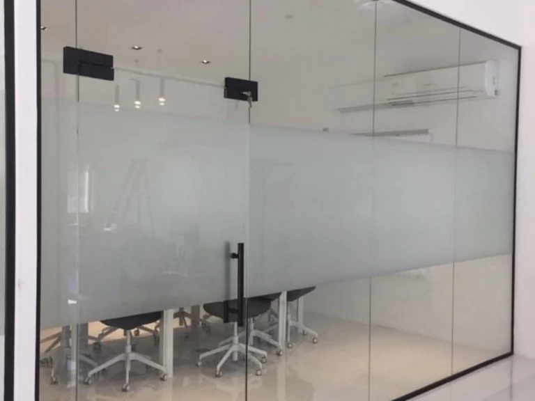 Commercial glass partition installation