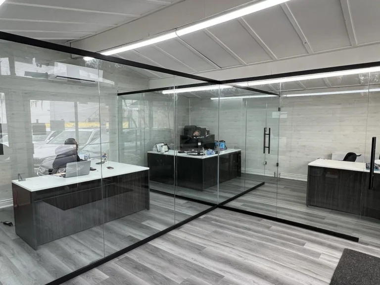 Glass partition with custom layout